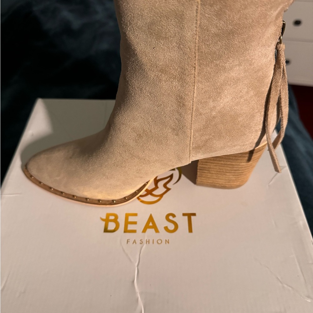 Taupe lovely Boots BRAND NEW